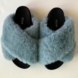 ROAM Cloud Slippers Icy Blue Faux Fur Size 11 EU 41